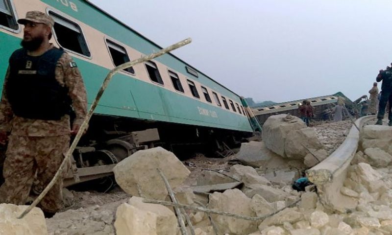 Τραγωδία στο Πακιστάν: 36 νεκροί απο σφοδρή σύγκρουση τρένων