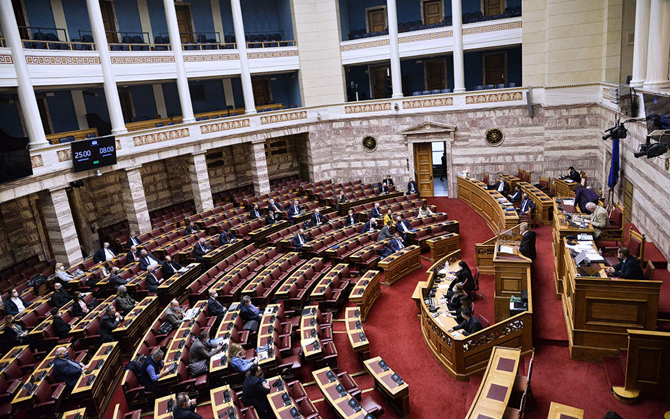 Ψηφίστηκε το πολυνομοσχέδιο με τις ρυθμίσεις για την εθνική σύνταξη των ομογενών