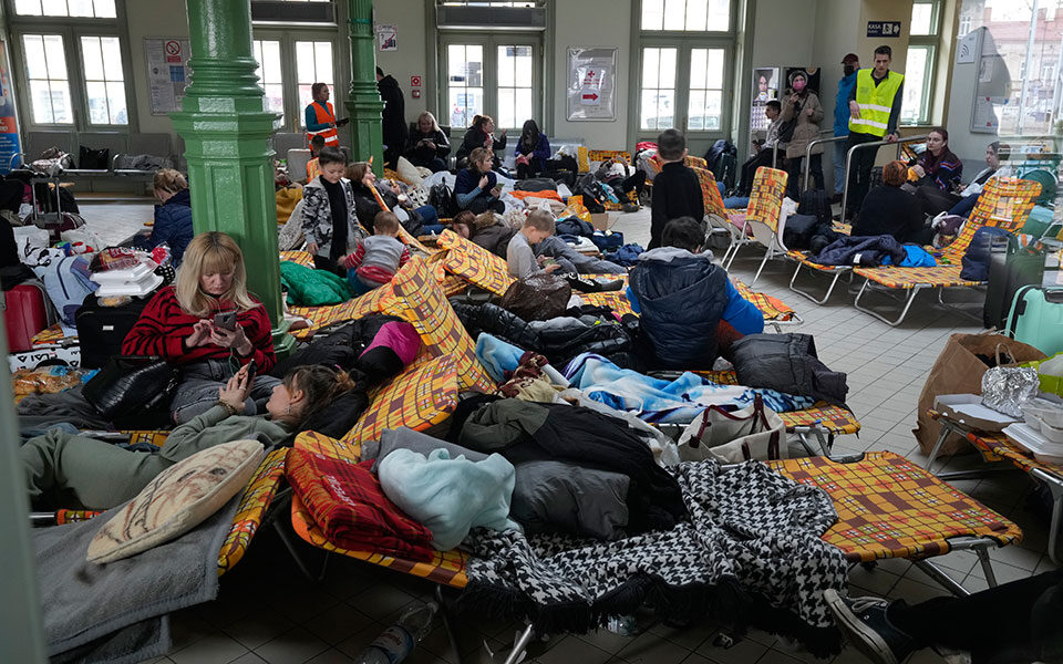 Εκτιμήσεις για 4 εκατ. πρόσφυγες από την Ουκρανία