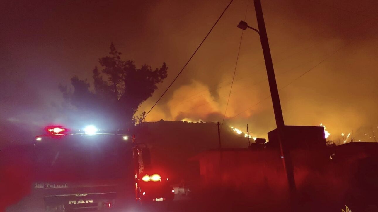 Φωτιά στα Μέγαρα: Εκκενώθηκαν δυο χωριά