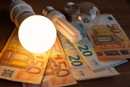 Στα 40 ευρώ η επιδότηση ανά μεγαβατώρα για όλους στα τιμολόγια ρεύματος τον Μάρτιο