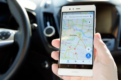 Πώς γνωρίζουν τα Google Maps σε ποιους δρόμους έχει κίνηση;