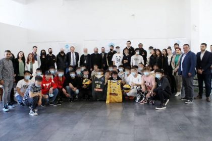 Η ΑΕΚ προσφέρει υποτροφία στα παιδιά της δομής προσφύγων του Ασπροπύργου