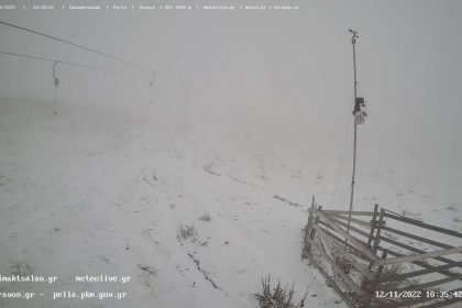 Έπεσαν τα πρώτα χιόνια - «Στα λευκά» Παρνασσός, Καϊμάκτσαλαν και ορεινά χωριά των Τρικάλων