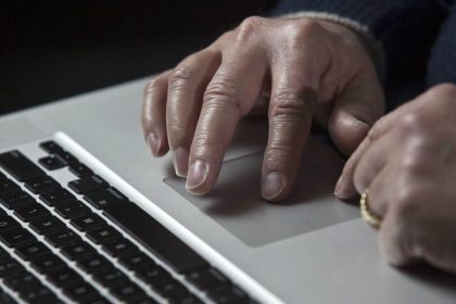 Εντοπίστηκαν σχεδόν 2.000 αρχεία πορνογραφίας ανηλίκων στην Αττική