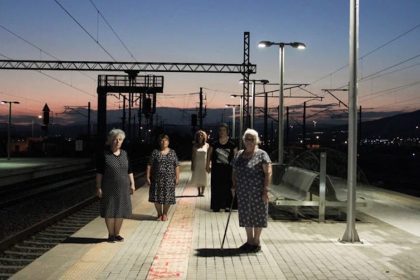 Οι «Σιδηροδρομικές μνήμες» της Αιμιλίας Μπουρίτη με τις Πόντιες του Ασπρόπυργου έρχονται στο Πολεμικό Μουσείο