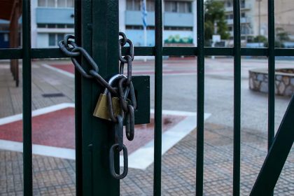 Τρεις συλλήψεις για την επίθεση εξωσχολικών σε μαθητές στην Αττική