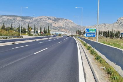 Ανακατασκευή οδικού άξονα για την ασφαλή κυκλοφορία οχημάτων στον Ασπρόπυργο
