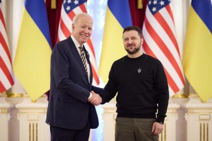 Αιφνιδιαστική επίσκεψη του Μπάιντεν στο Κίεβο - Συναντήθηκε με τον Ζελένσκι