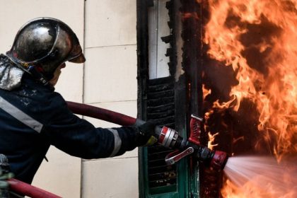 Χαϊδάρι: Φωτιά ξέσπασε σε διαμέρισμα - Μία γυναίκα με ελαφρά εγκαύματα