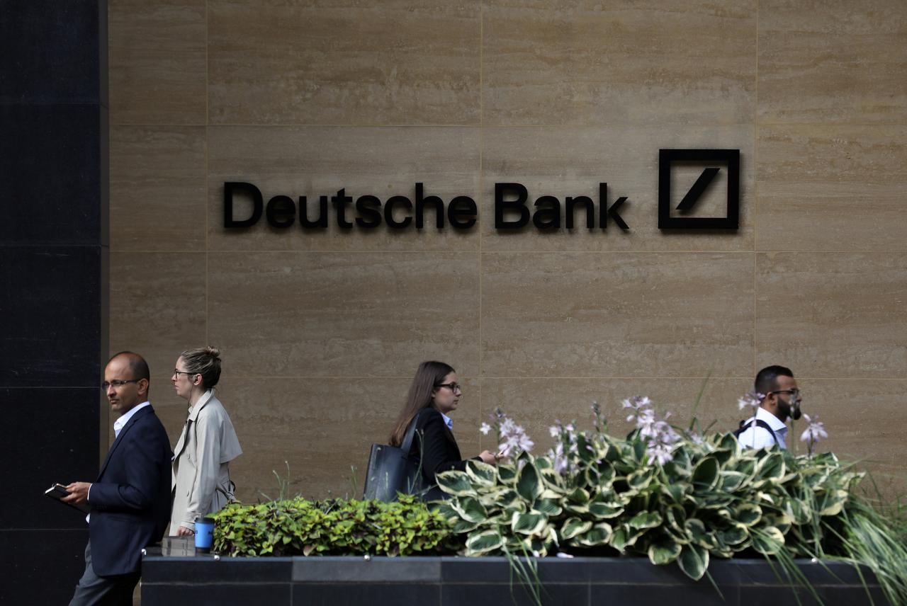 Ανησυχία από την βουτιά της μετοχής της DEUTSCHE BANK