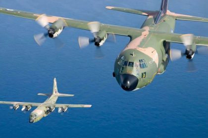 Ένα C-130 και ένα C-27 απογειώθηκαν από Ελευσίνα για τον απεγκλωβισμό Ελλήνων στο Σουδάν