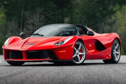 Η Ferrari κρατά στη ζωή τους κινητήρες βενζίνης