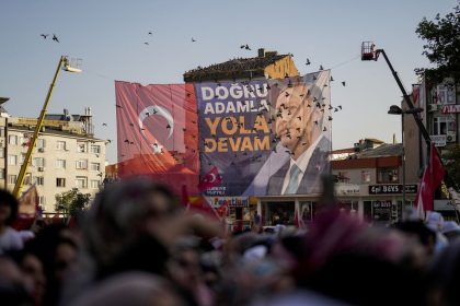Τουρκία: Προβάδισμα Ερντογάν 57% έναντι 43% του Κιλιτσντάρογλου
