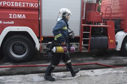 Φωτιά σε εργοστάσιο ξυλείας στη Μαγούλα - Άγνωστο αν εγκλωβίστηκαν άτομα