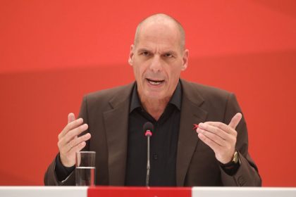 «Αδειάζει» τον Τσίπρα ο Βαρουφάκης: Το «Δήμητρα» είχε κατατεθεί στην ηγετική ομάδα του ΣΥΡΙΖΑ το 2014